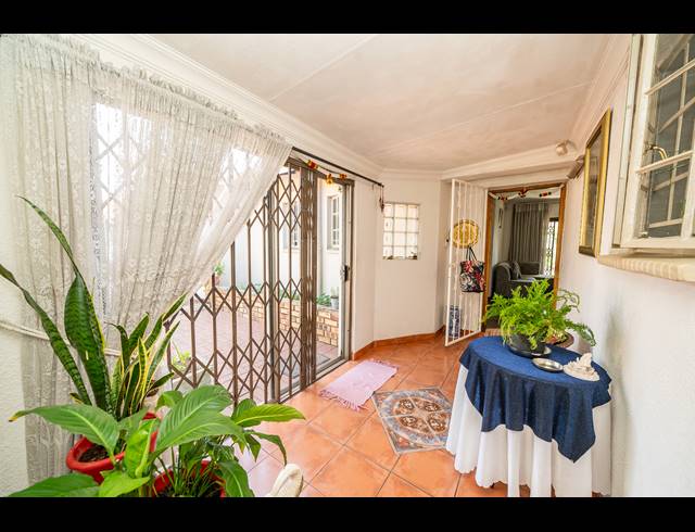 4 BEDROOM FREESTANDING FOR SALE IN DALPARK EXT 11